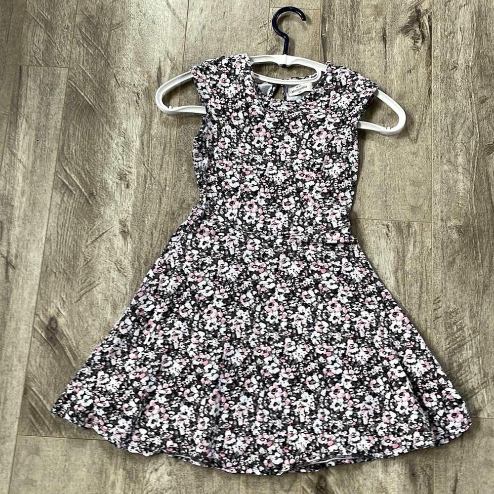 Super cute floral pink and black Abercrombie girls dress size 11/12.